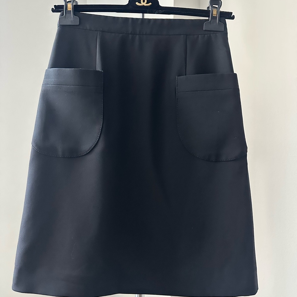 CHANEL Elegant Black Skirt with Pockets